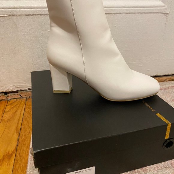 NWT White ankle booties size 9 - Picture 2 of 5